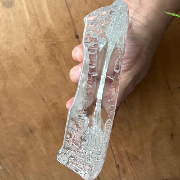 Frosted Glass Paper Weight Etched Image of Inuit Mother and Child - Picture 4 of 5